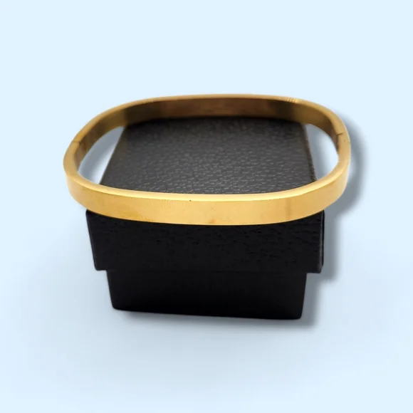 Elegant Gold Bangle Bracelet - Picture 4 of 6